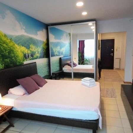Cozy Downtown Oasis Apartment Bukares Bagian luar foto