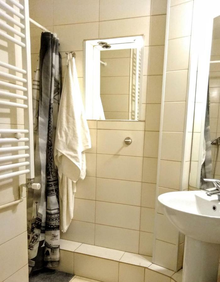 Cozy Downtown Oasis Apartment Bukares Bagian luar foto
