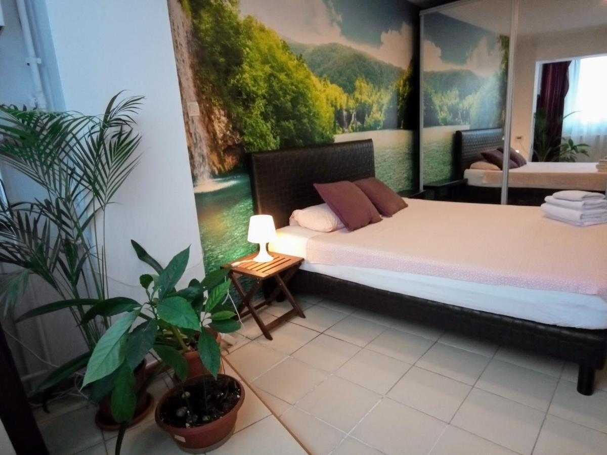 Cozy Downtown Oasis Apartment Bukares Bagian luar foto